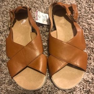 Super comfy tommy bahama leather sandals